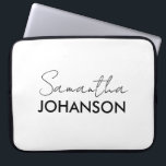 Housse Pour Ordinateur Portable Nom Monogramme Écriture Moderne Minimaliste<br><div class="desc">Protégez votre technologie avec style grâce à cette housse d'ordinateur portable minimaliste moderne à monogramme en écriture script, conçue pour ceux qui apprécient l'esthétique épurée et la personnalisation subtile. Le monogramme élégant en écriture script ajoute une touche raffinée et féminine, tandis que la disposition minimaliste maintient l'apparence générale moderne et...</div>