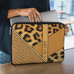 Housse Pour Ordinateur Portable Nom Personnalisé Sur Le Motif De Peau En Cuir Et L<br><div class="desc">Belle lumière contemporaine, peau léopard de couleur moyenne et brune foncée taches motif, faux cuir, et diverses formes géométriques, créant une mosaïque abstraite éclectique ensemble. Avec place pour customiser ou personnaliser avec nom, monogramme ou initiales de votre choix. Design hipster orné, funky, moderne et fantaisiste pour les amateurs de styles...</div>