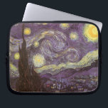 Housse Pour Ordinateur Portable Nuit étoilée par Vincent van Gogh, Art Vintage<br><div class="desc">Starry Night (1889) de Vincent van Gogh est un post impressionnisme vintage de peinture de paysage de paysages. Vue sur une ville dans une vallée la nuit avec les nuages tourbillonnants, les étoiles brillant et une belle lune jaune dorée croissant. Il a été peint pendant la journée de mémoire et...</div>