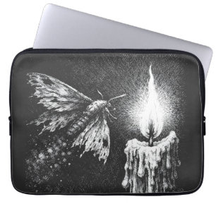 Housse Pour Ordinateur Portable Papillon de nuit vers la flamme — par BurnsInHell