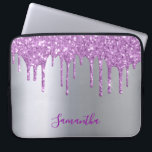 Housse Pour Ordinateur Portable Parties scintillant violet argenté nom de goutte g<br><div class="desc">Un coque ipad élégant,  féminin et glamour. Dégustation de parties scintillant violet,  goutte de peinture. Chic faux argent arrière - plan à l'apparence métallique. Insérez votre nom,  écrit avec un script de style moderne écrit à la main. Lettres violettes.</div>
