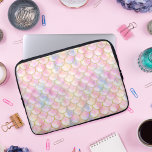 Housse Pour Ordinateur Portable Pastel Iridescent Mermaid Scales Pattern<br><div class="desc">A mermaid scale pattern with iridescent pastel coloured scales. The scales have a pearly look effect,  like they can shine in different colours. They are outlined in a faux gold texture. This chic pattern is perfect for all the majestic mermaids!</div>