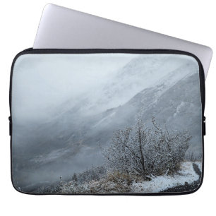 Housse Pour Ordinateur Portable Paysage de montagne de sentier enneigé calme