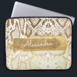 Housse Pour Ordinateur Portable Peau de serpent d'or et blanc avec Parties scintil<br><div class="desc">Peau de Serpent Zèbre Or et Blanc avec Parties scintillant Or Monogramme Nom Coque. Ce coque peut être customisé pour inclure votre prénom.</div>