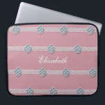 Housse Pour Ordinateur Portable Perle de diamant élégant et chic | Luxe rose<br><div class="desc">Perle de diamant élégant et chic | Peignoir Ordinateur Portable De Luxe Rose. Entourez votre ordinateur portable dans le luxe avec ces brins de strass et de perles. Facile à customiser en ajoutant votre propre nom ou personnalisez-le avec un monogramme ! Cet arrière - plan est rose rose roux, mais...</div>