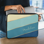 Housse Pour Ordinateur Portable Personnalisé Bleu foncé Turquoise Pastel Jaune Art<br><div class="desc">Gardez votre nouvel appareil électronique à l'abri des coups et des égratignures grâce à cette élégante pochette d'ordinateur portable en néoprène rayé de couleur jaune pastel, bleu turquoise, turquoise, vert menthe et jaune pastel, avec fermeture éclair. Avec place pour customiser avec le nom, monogramme ou initiales de votre choix. Belle...</div>