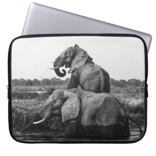 HOUSSE POUR ORDINATEUR PORTABLE PHOTO GRAYSCALE DE DEUX ÉLÉPHANTS SUR LE CORPS D'E