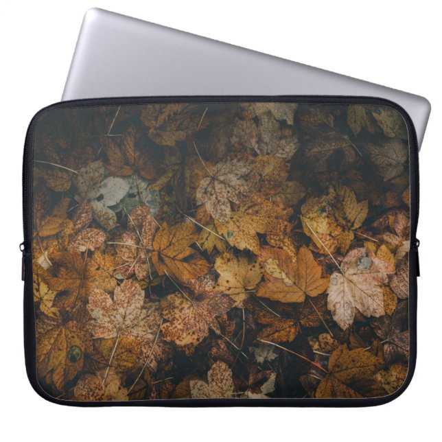 HOUSSE POUR ORDINATEUR PORTABLE PILE DE FEUILLES BROWN EN MAPLE (Devant)
