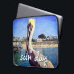 Housse Pour Ordinateur Portable Plage Pier Pelican Bird Photo Jour du Soleil Citat<br><div class="desc">Cet heureux pélican perché sur une balade surplombant une plage californienne crie "prêt pour les vacances". Retournez à la brise chaude de l'océan chaque fois que vous utilisez cette photo colorée poche ordinateur portable en néoprène. Cette pochette pour ordinateur portable est disponible en trois tailles : 15", 13" et 10"....</div>