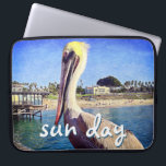 Housse Pour Ordinateur Portable Plage Pier Pelican Bird Photo Jour du Soleil Citat<br><div class="desc">Cet heureux pélican perché sur une balade surplombant une plage californienne crie "prêt pour les vacances". Retournez à la brise chaude de l'océan chaque fois que vous utilisez cette photo colorée poche ordinateur portable en néoprène. Cette pochette pour ordinateur portable est disponible en trois tailles : 15", 13" et 10"....</div>
