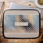 Housse Pour Ordinateur Portable Pois en verre d'art Abstrait Technologie Design Po<br><div class="desc">Une pochette d'ordinateur portable design moderne avec des points de verre d'art abstrait motif en bleu,  gris et beige. La zone de bronzage supérieure et inférieure est facultative,  ainsi que le texte et l'arrière - plan de texte.</div>