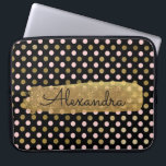 Housse Pour Ordinateur Portable Polka Nom du point d'huile rose, noire et or<br><div class="desc">Pink,  Black et Faux Gold Foil Polka Motif avec Gold Paint Stripe Elegant Monogram Coque d'ordinateur. Ce coque peut être customisé pour inclure votre nom complet avec un magnifique script noir manuscrit.</div>
