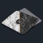 Housse Pour Ordinateur Portable Portable en marbre noir blanc Sleeve Your Letter -<br><div class="desc">Pierre noire et Marbre blanc tendance - Ajoutez votre lettre / année / numéro / plus</div>