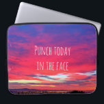 Housse Pour Ordinateur Portable Punch Aujourd'Hui Dans Le Visage Hot rose Bleu Cou<br><div class="desc">Parfois, chaque jour, vous n'avez qu'à commencer à vous battre ! "Punch aujourd'hui au visage", parce que tout est possible une fois que vous y mettez votre esprit. Profitez de cette pochette d'ordinateur portable en néoprène avec une photo d'un lever de soleil époustouflant de roses chaudes, d'oranges, de violets et...</div>