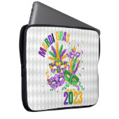 HOUSSE POUR ORDINATEUR PORTABLE PURPLE OR VERT MARDI GRAS 2023 (Devant droit)