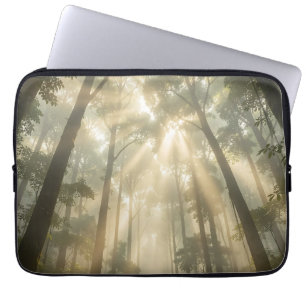 Housse Pour Ordinateur Portable Rayons dorés du soleil à travers de grands arbres 