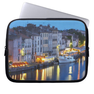Housse Pour Ordinateur Portable Restaurants le long de la rivière l'Hérault. L'Hér