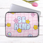 Housse Pour Ordinateur Portable Retro 90s Be Kind Flower Grid Motif<br><div class="desc">Ce design rétro présente un motif en grille avec des fleurs colorées et une belle citation d'être gentil,  dans le style des années 90.</div>