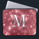 Housse Pour Ordinateur Portable Rose Rose Bokeh Moderne Monogram Étincelle<br><div class="desc">Ce coque à manche portable a un arrière - plan de bokeh rose rose pétillant. Simple et contemporain. Complétez-le avec un monogramme et un nom personnalisés. Créé par Simply Farmhouse Press.</div>