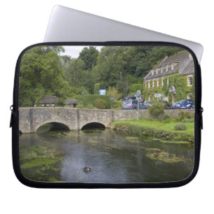 Housse Pour Ordinateur Portable Ruisseau à truites dans le village de Bibury,