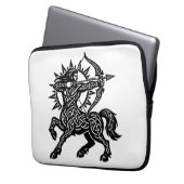 Housse Pour Ordinateur Portable Sagittaire — L'Archer par BurnsInHell (devant gauche)