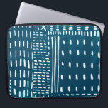 Housse Pour Ordinateur Portable Sashiko Stitches<br><div class="desc">Sashiko Stitches III par Chariklia Zarris. Présente des lignes et des formes contre un arrière - plan bleu contrasté.</div>