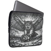 Housse Pour Ordinateur Portable Sentinelle Hibou ailé par BurnsInHell (Devant droit)