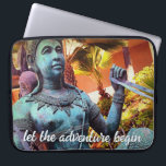 Housse Pour Ordinateur Portable Statue du Guerrier Turquoise Photo Let Adventure B<br><div class="desc">"Laissez l'aventure commencer." Découverte dans un jardin luxuriant, cette statue de guerrier asiatique crie voyage et exploration. Envie d'animer votre ordinateur avec cette étonnante pochette d'ordinateur portable en néoprène de photographie. Cette pochette pour ordinateur portable est disponible en trois tailles : 15", 13" et 10". Fait un grand cadeau pour...</div>