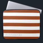 Housse Pour Ordinateur Portable STRIPES Brown sur n'importe quelle couleur<br><div class="desc">Bandes horizontales contre blanc,  qui peuvent être recolorées. Jouez avec des couleurs arrière - plans pour créer de nouveaux effets !</div>