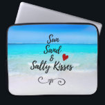 Housse Pour Ordinateur Portable Sun Sand and and Salty Kisses Tropical Beach<br><div class="desc">Un sac pour ordinateur portable avec l'image d'une plage tropicale aux eaux turquoise cristallines et d'une plage de sable blanc. Texte dit Sun Sand and and Salty Kisses. Un petit coeur rouge et un tourbillonnant décoratif mettent l'accent sur le design.</div>