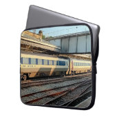 Housse Pour Ordinateur Portable Train beige et marron (devant gauche)