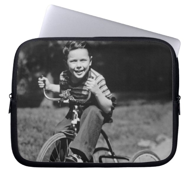 Housse Pour Ordinateur Portable Tricycle d'équitation de garçon (Devant)