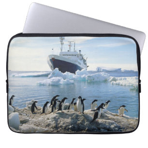 Housse Pour Ordinateur Portable Un groupe de pingouins se tenant sur une plage