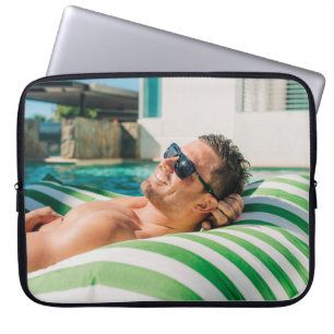 Housse Pour Ordinateur Portable Un homme portant des lunettes de soleil noires