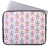 Unicorne tendance avec couronne et papillons flora