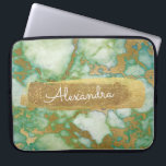 Housse Pour Ordinateur Portable Vert et marbre avec huile or et Parties scintillan<br><div class="desc">Vert et marbre avec huile d'or et Parties scintillant Elégant Monogramme Nom Coque. Ce coque peut être customisé pour inclure votre prénom.</div>