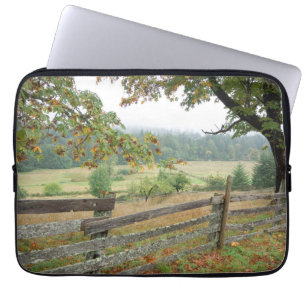 Housse Pour Ordinateur Portable Vieille Clôture Dans Une Ferme