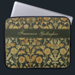 Housse Pour Ordinateur Portable Vintage William Morris Gold Floral<br><div class="desc">Ce design sobre et élégant présente un motif fleuri d'inspiration William Morris tan,  or et noir. Protégez votre ordinateur portable ou votre tablette avec style ! Ajoutez un nom pour le personnaliser. Fait un grand cadeau de Noël ou de fête des mères. Créé par Simply Farmhouse Press.</div>