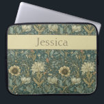 Housse Pour Ordinateur Portable Vintage William Morris Spring Floral<br><div class="desc">Ce design floral ajoute du cachet et de la grâce avec son design vintage inspiré de la nature William Morris. Le riche arrière - plan turquoise, marine, crème et rouille a l'air d'une tapisserie d'époque. Protégez votre ordinateur portable ou votre tablette avec style. Ajoutez un nom pour le personnaliser. Fait...</div>