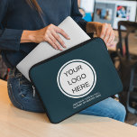 Housse Pour Ordinateur Portable Votre logo ici l professionnel marine de marque bl<br><div class="desc">Présentez votre image professionnelle grâce à notre mannequin professionnel "Your Logo Here" de marque bleue marine - un accessoire élégant et de marque conçu pour protéger et représenter votre entreprise dans le style. La couleur bleu marine, profonde et sophistiquée, sert de toile de fond raffinée pour mettre en valeur le...</div>