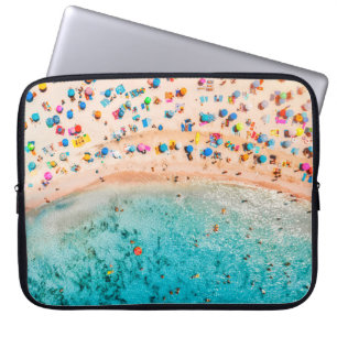 Housse Pour Ordinateur Portable Vue aérienne de la plage de sable avec des parasol