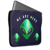 Housse Pour Ordinateur Portable "We Are Here" Green Alien head (Devant droit)
