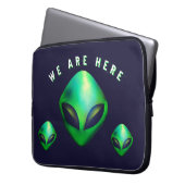 Housse Pour Ordinateur Portable "We Are Here" Green Alien head (devant gauche)