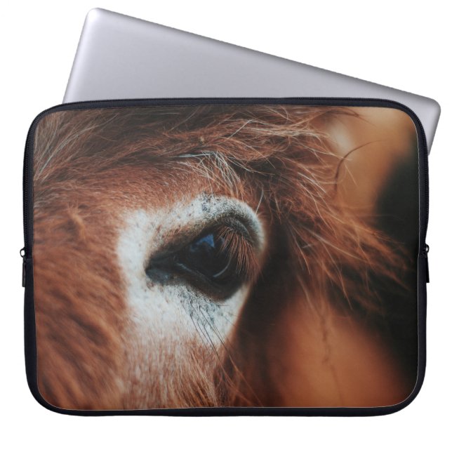 HOUSSE POUR ORDINATEUR PORTABLE YEUX DE CHEVAL SOMBRE (Devant)