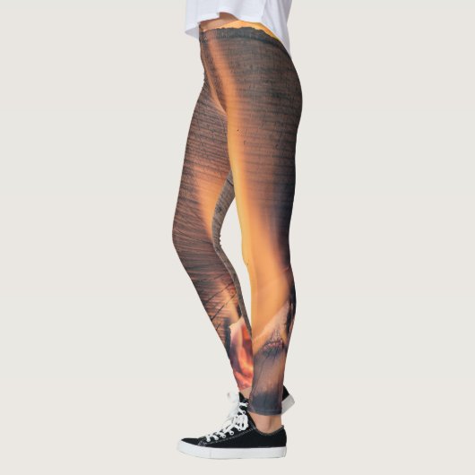 Hout in brand leggings (Links)