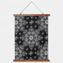 Hout met wandbekleding met mantel en vormgeving va hangend wandkleed