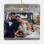 Hout Rustic Our First Kerstbruiloft Photo Keramisch Ornament (Achterkant)