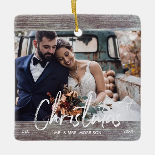 Hout Rustic Our First Kerstbruiloft Photo Keramisch Ornament (Voorkant)