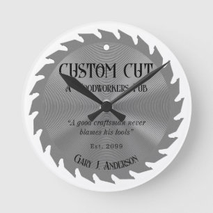 Houtbewerker timmerman zag Blade PubWall klok