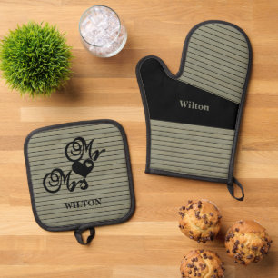 Houten Achtergrond Mr. & Mrs. Monogram Familienaam Ovenwant & Pannenlap Set